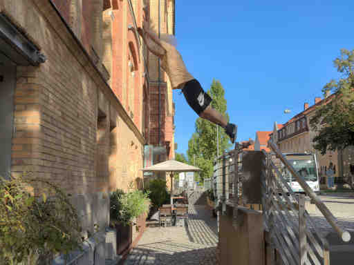 Foto: ToneArt-Hof Armsprung auf anderer Seite