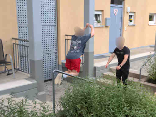 Foto: ToneArt-Hof Hauswandbeetmauern