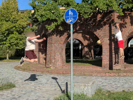 Foto: ToneArt-Hof rote Mauern Kreis