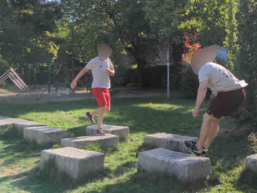 Foto: ToneArt-Hof Spielplatzsteine