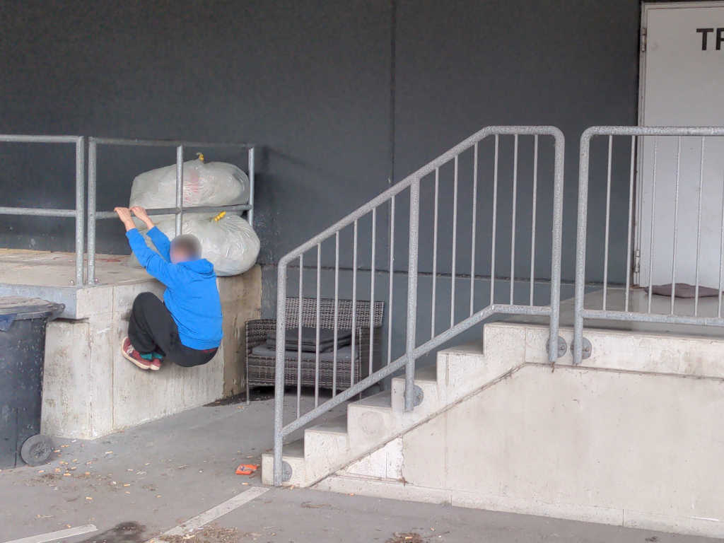 Foto: Armsprungstufen hinterm POCO