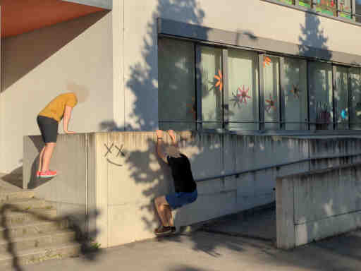 Foto: Herrenbachschule links