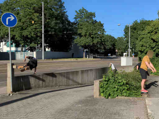 Foto: Ausfahrt neben Zauberstangen